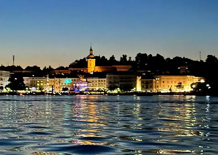 Traumsee Am Traunsee In Mit 180 Grad See- Und Traunsteinblick 格蒙登